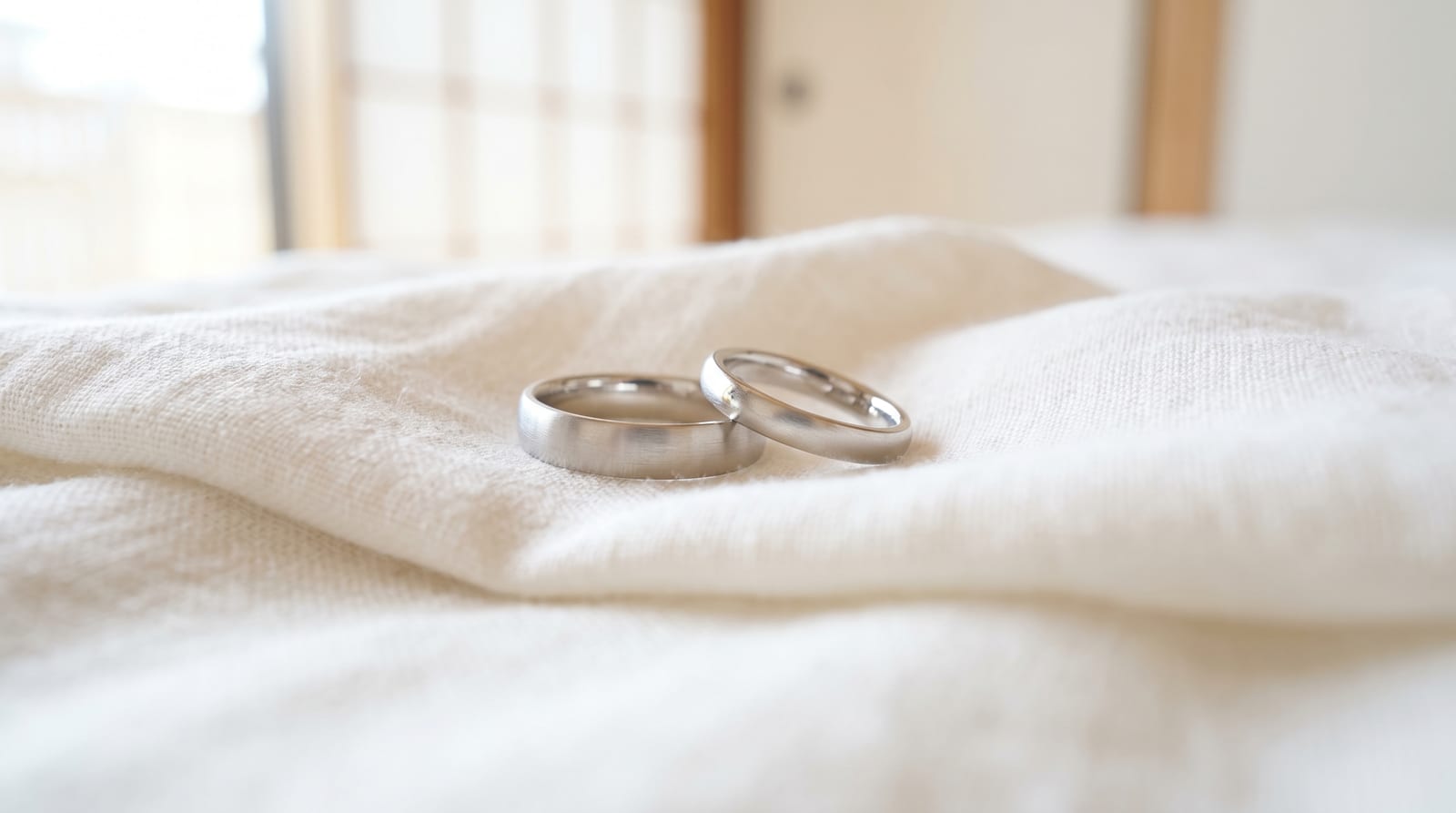 婚約指輪・結婚指輪の費用、ふたりで決めるためのリアル — 平均・選び方・支払いの段取り